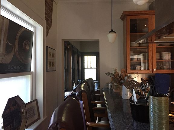 4th image of 528 Woods Ave SW #2