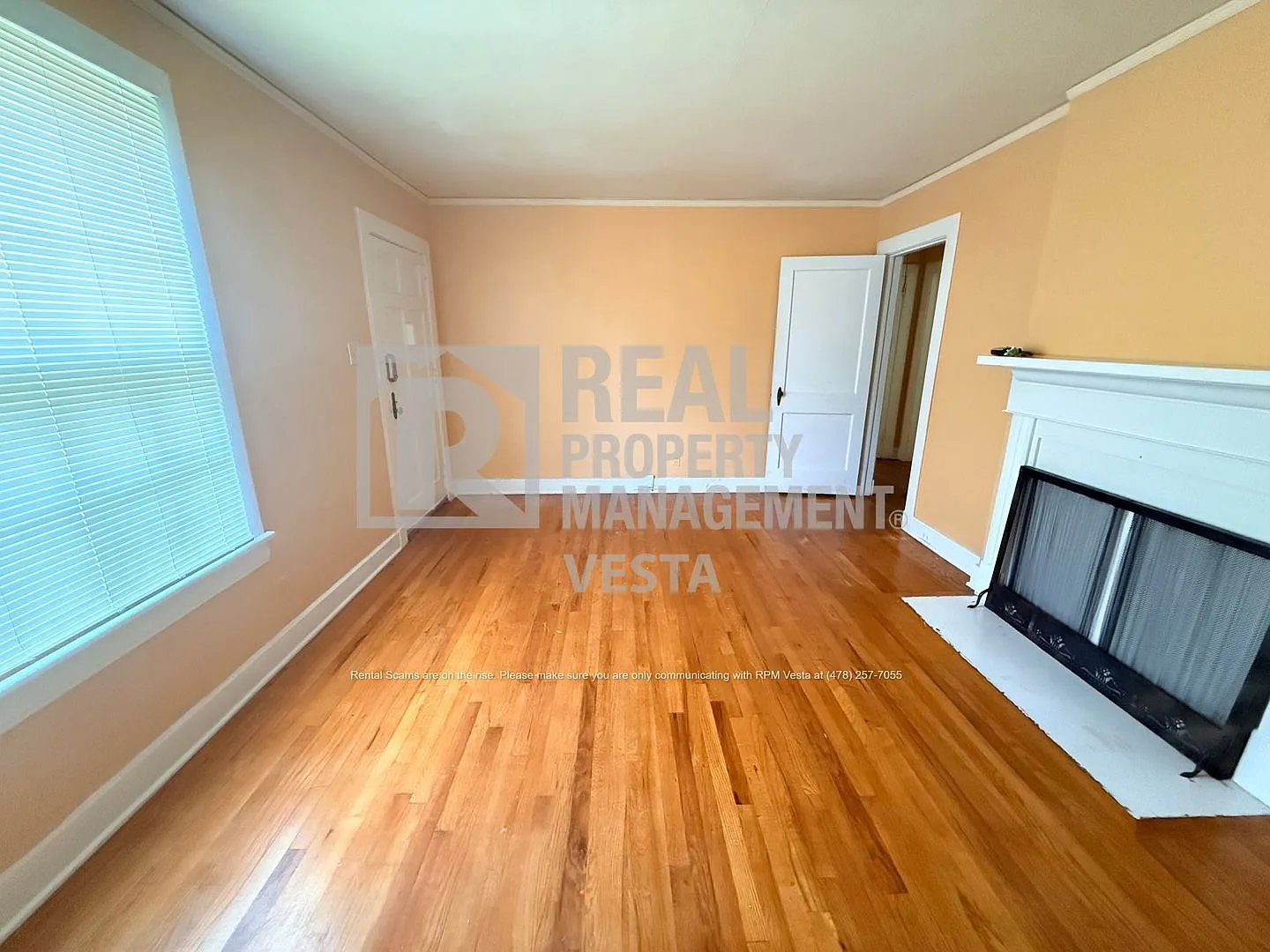 3 bed, 2.0 bath, 2061 sqft, $900 — Photo 3