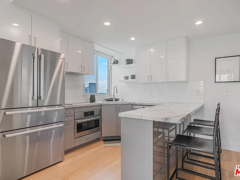 10501 Wilshire Blvd #1012 — Photo 3