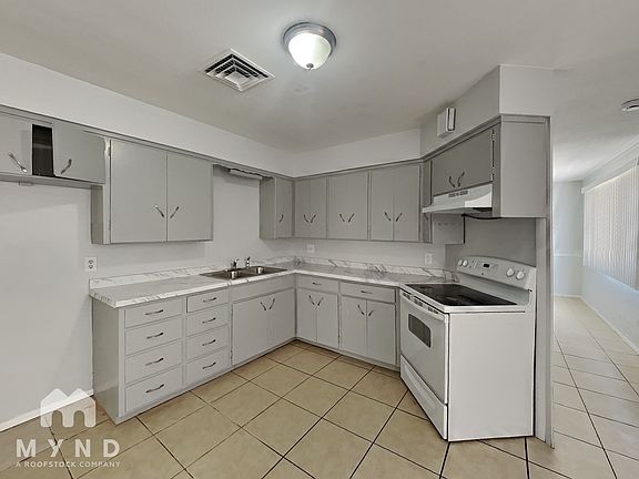 5th image of 903 E 5th St APT C