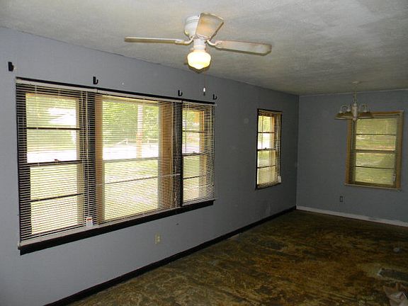 2nd image of 711 E Brookwood Pl