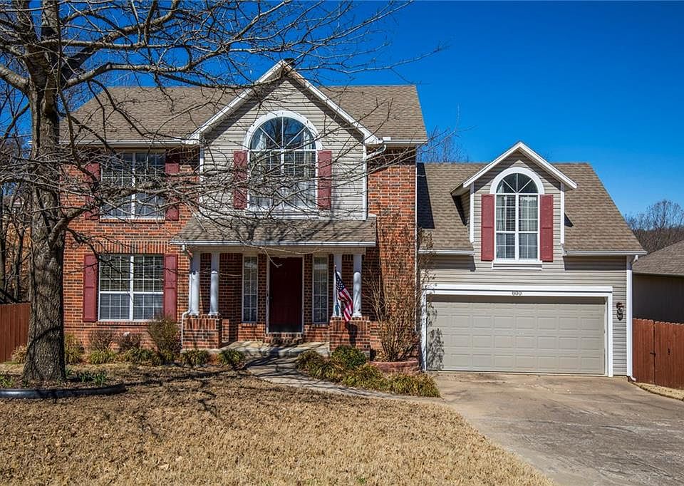 1st image of 800 Foxfire Ln