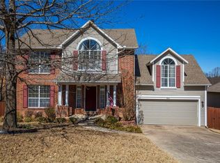 800 Foxfire Ln, Bentonville, AR 72712
