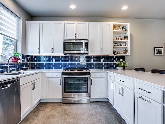 5th image of 330 Clay St Unit 30