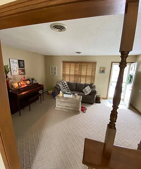 902 Shannon Ln — Photo 5