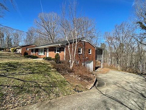 4th image of 123 Hilltop St
