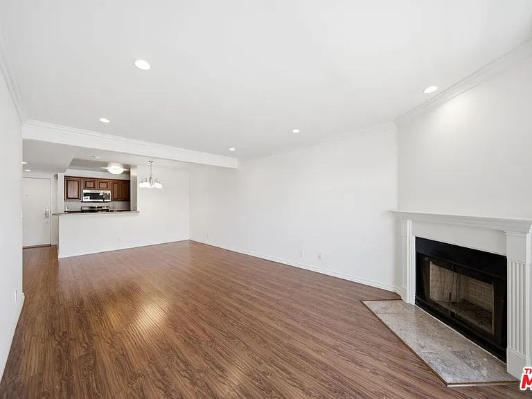 909 N Croft Ave #305 — Photo 11