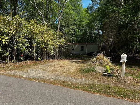 389 Keystone Dr, Summerfield, NC 27358