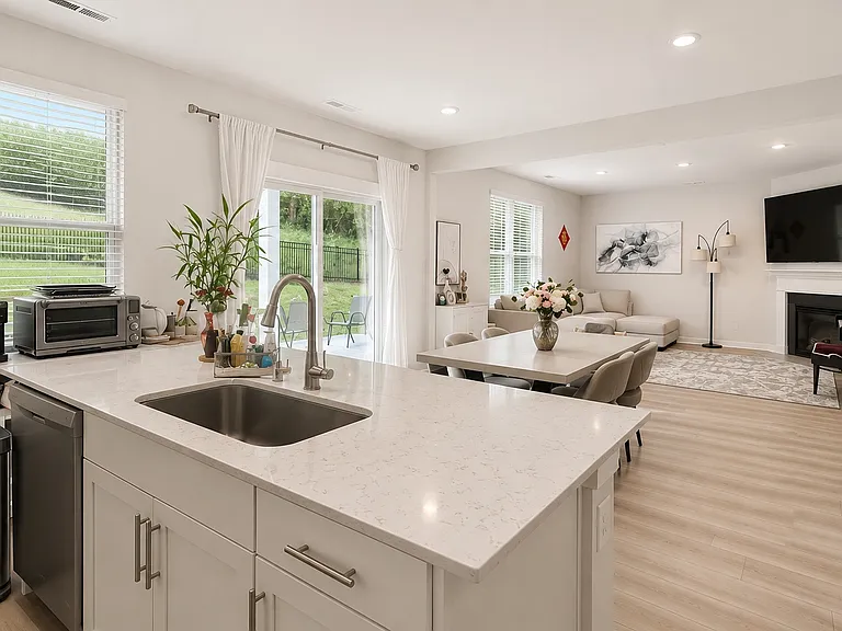 1071 Ross Farms Blvd — Photo 1