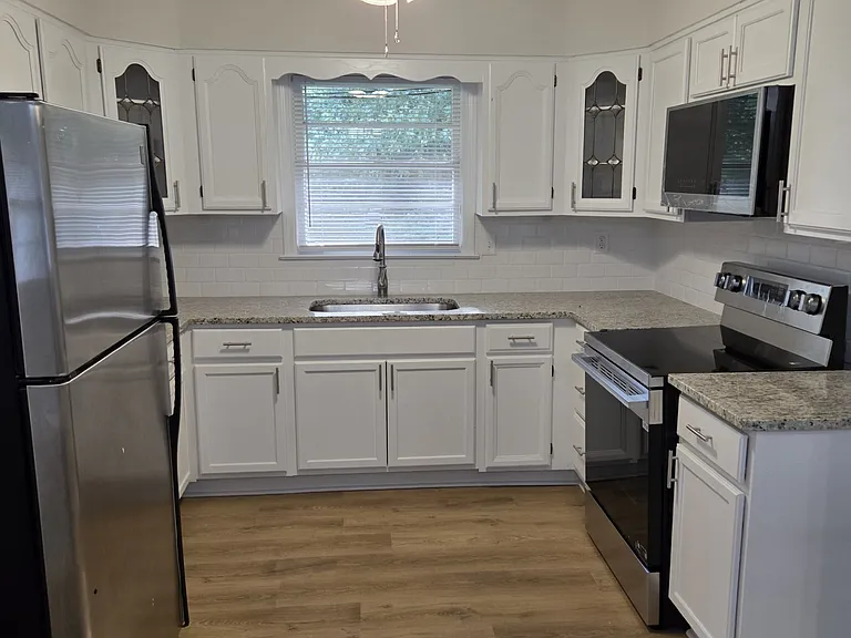 3011 Rollingwood Ln — Photo 2