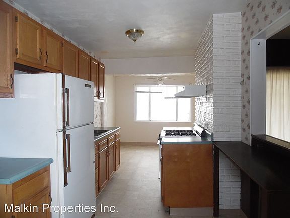 3rd image of 145 W Larkspur St