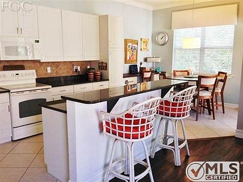 Kitchen and breakfast area.