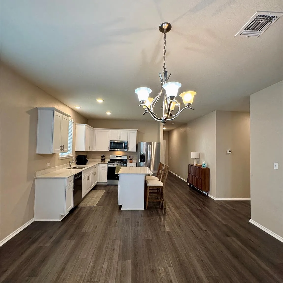 4 bed, 2.0 bath, 1689 sqft, $2,250 — Photo 4