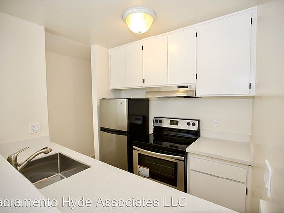 5th image of 1490 Sacramento St APT 1H