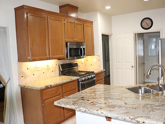 4th image of 15 Bramblewood Ct