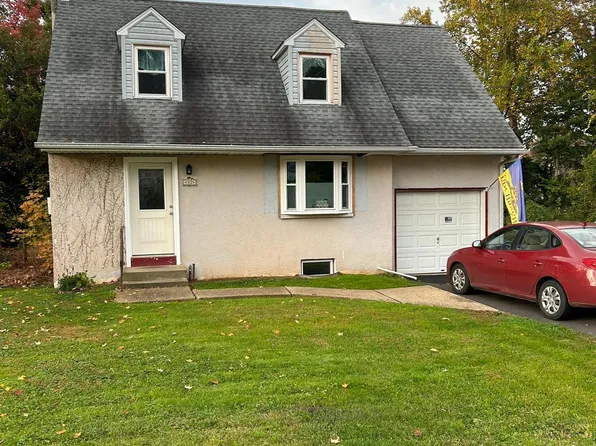 32 Park Ln, Feasterville, PA 19053
