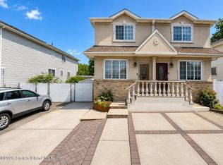 109 Salamander Ct, Staten Island, NY 10309