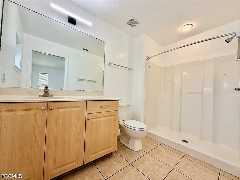 527 NE 24th Pl — Photo 12