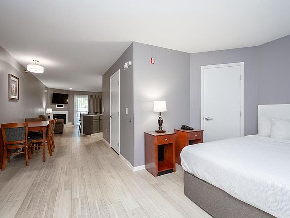 4th image of 111 Center STREET #263