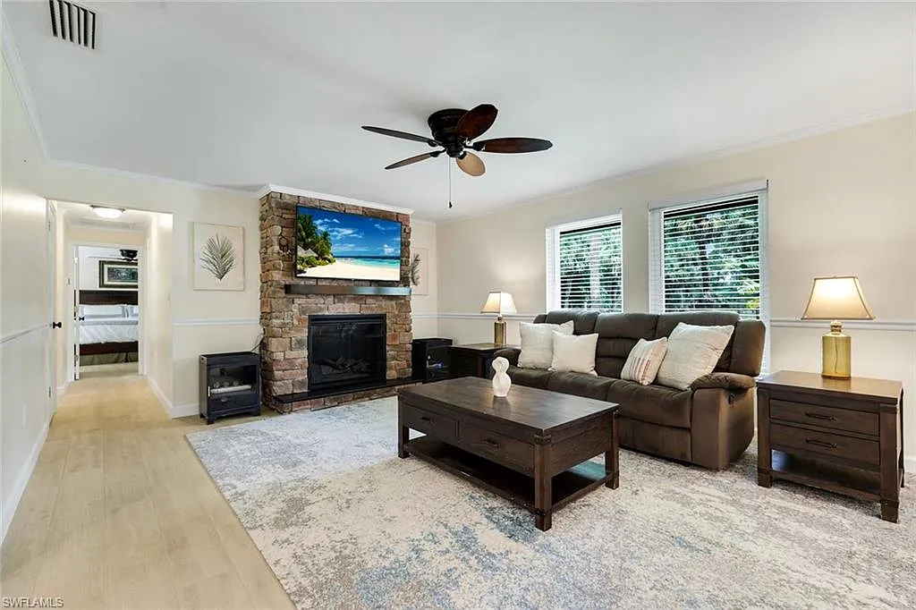 3 bed, 3.0 bath, 2247 sqft, $4,500 — Photo 3