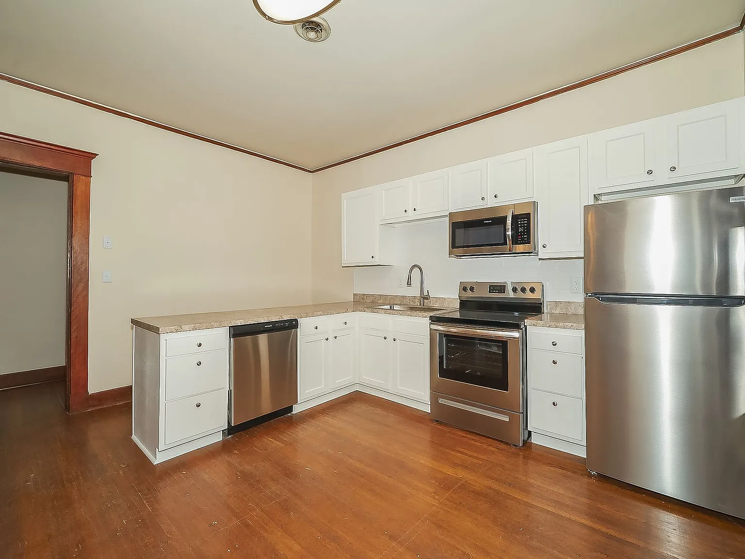 The Bronx on Central - Luxury Living in Old World Setting — Photo 3
