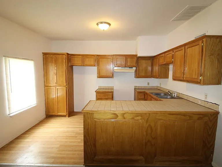 1205 S Dunlap — Photo 7