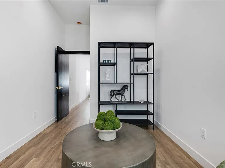 6208 Beeman Ave — Photo 18