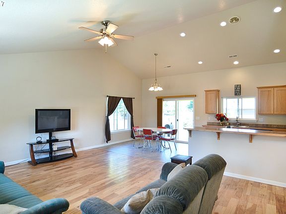 5th image of 306 Holbrook Ln