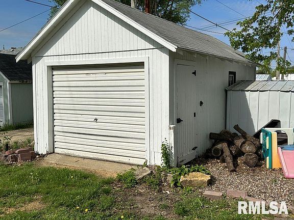 3rd image of 419 8th St