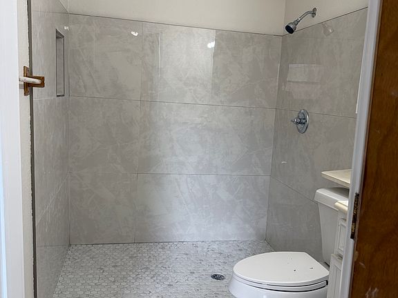 4th image of 2934 N Vermillion Ave #B