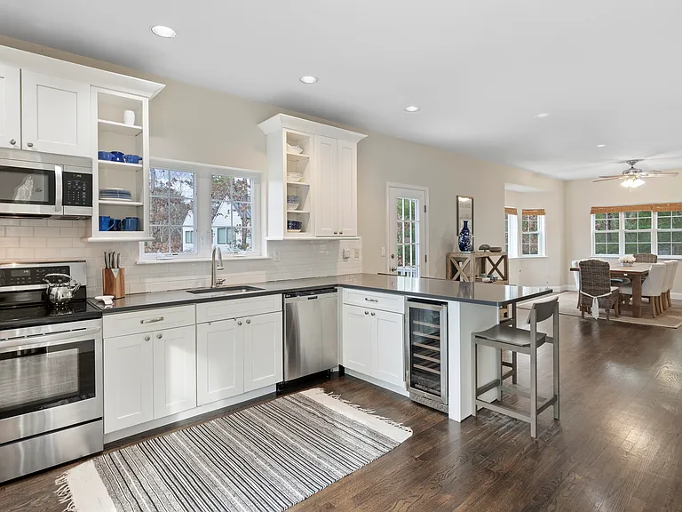 9 Montauk Ave — Photo 1