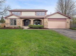 612 Stuart Dr, Carol Stream, IL 60188