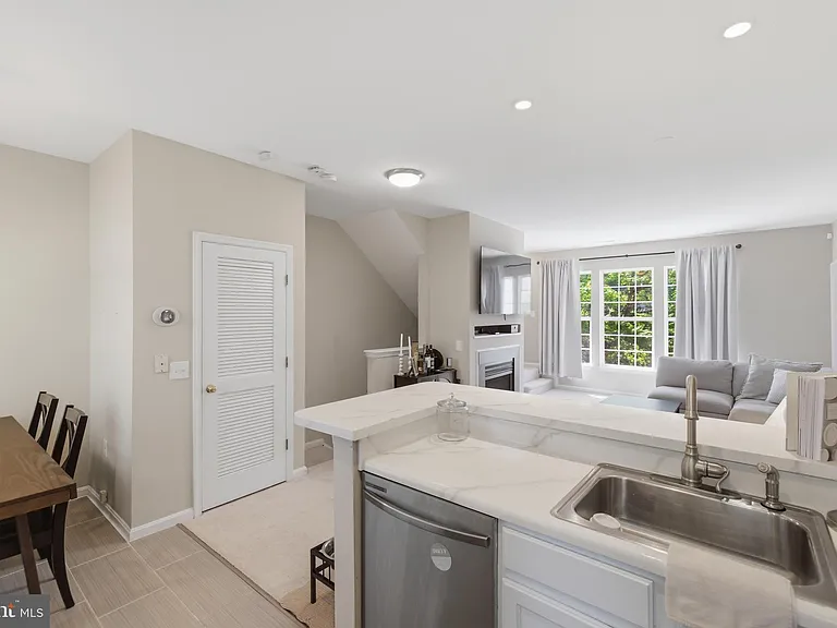23098 Fontwell Sq — Photo 15