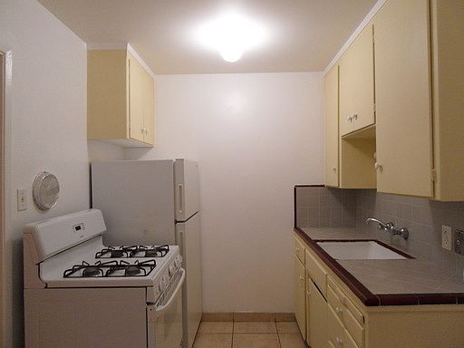 4th image of 491 Leigh Ave APT 3