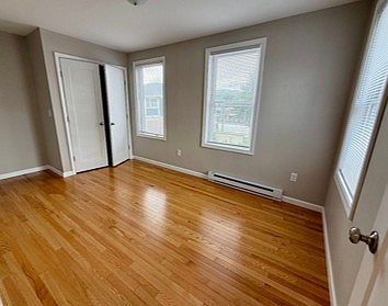 4th image of 209 N Meadow St
