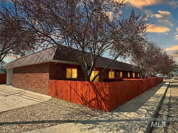 160 NW 3rd Ave, Ontario, OR 97914