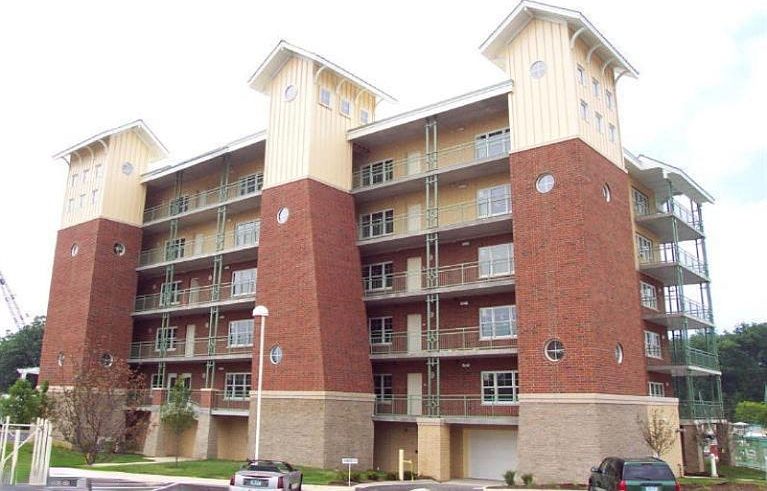 1st image of 815 E Wells St #503