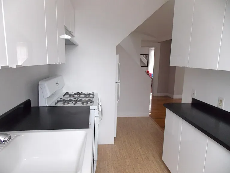 69 Pearl St #3 — Photo 8