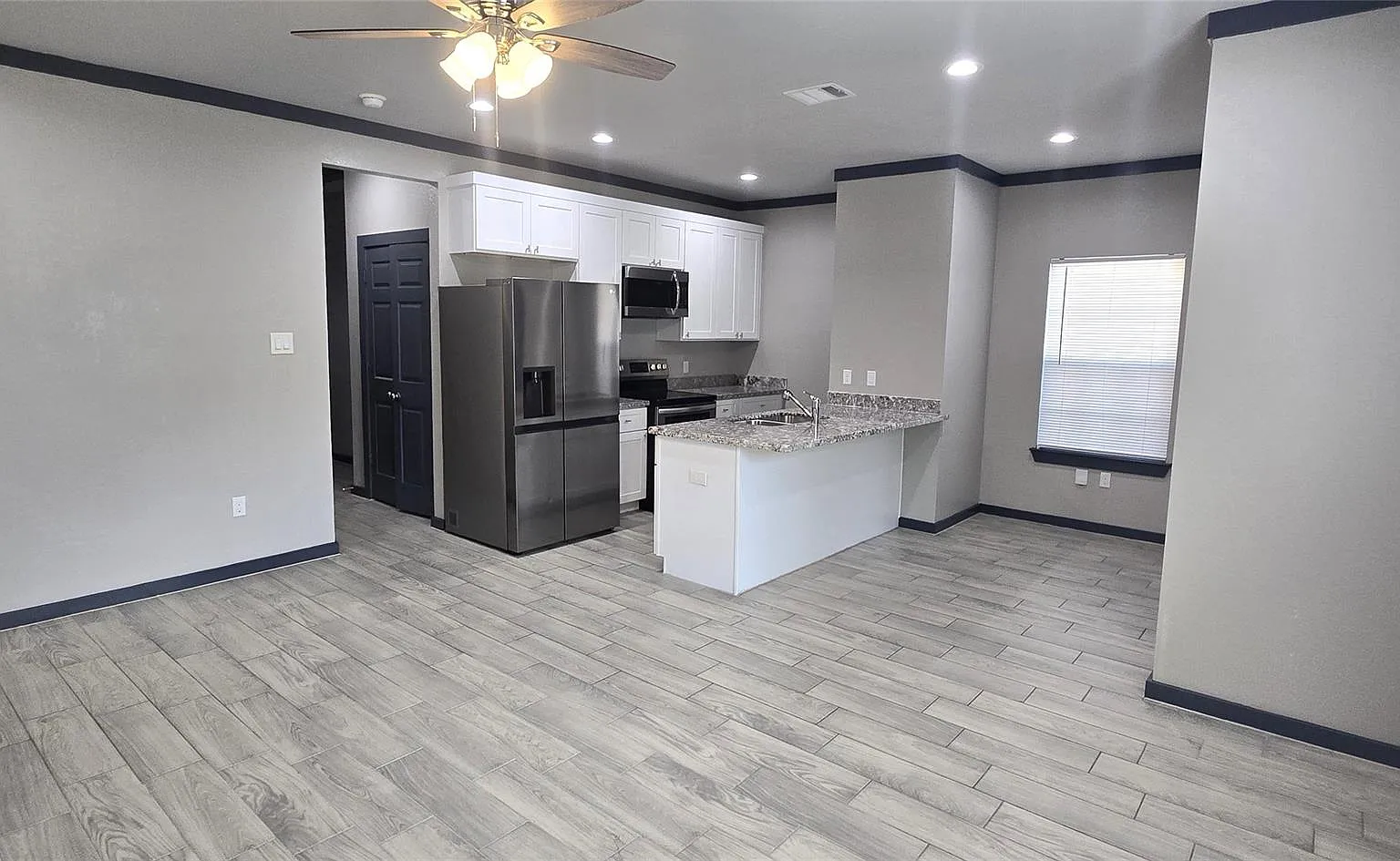 2 bed, 2.0 bath, 945 sqft, $1,400 — Photo 3