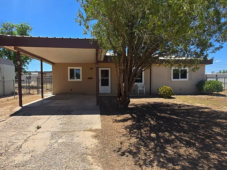 9 Oak Dr — Photo 1