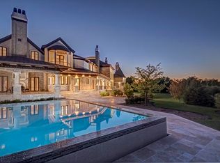 8 Kaleigh Ct, South Barrington, IL 60010