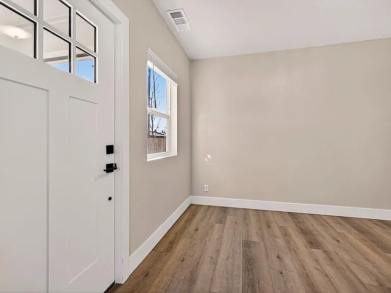 1128 W 5th St — Photo 2