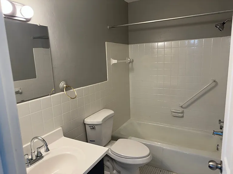 1315 Dowling Ave N — Photo 5