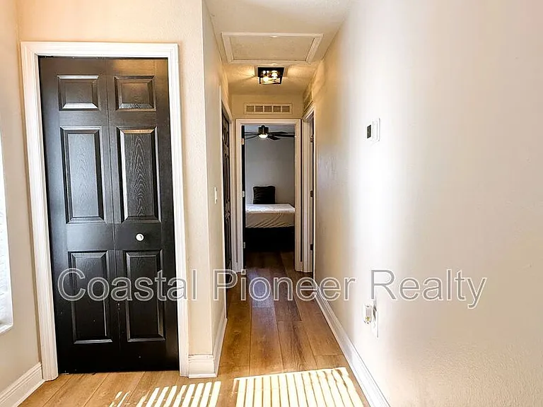 1934 W Spruce St — Photo 15