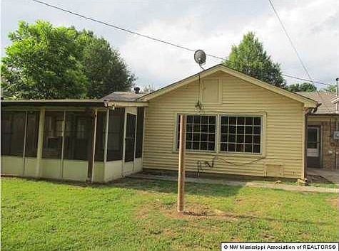 2nd image of 2324 Carrolton Dr