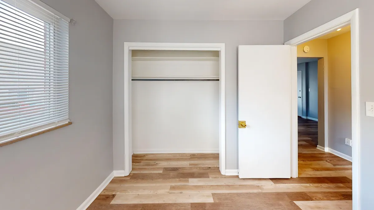 Ample Storage - Oakley Square