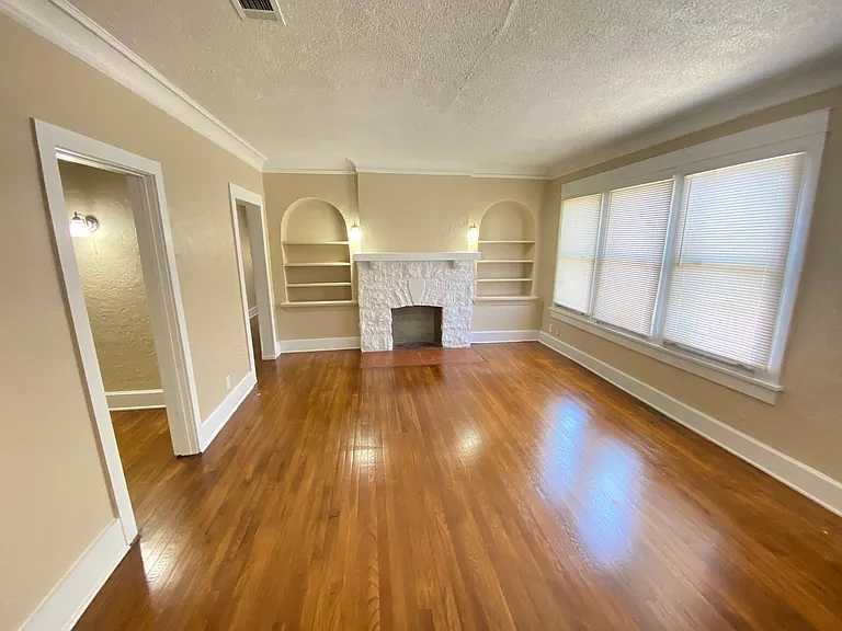 864 N Willett St — Photo 11