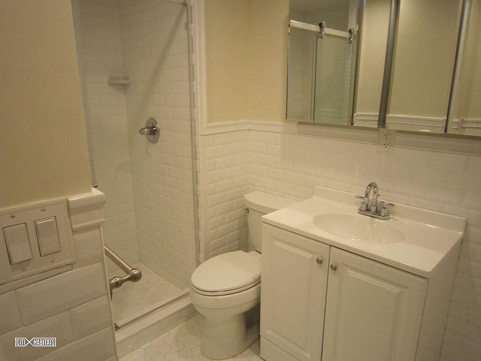 2nd image of 406 W 47th St APT 3D
