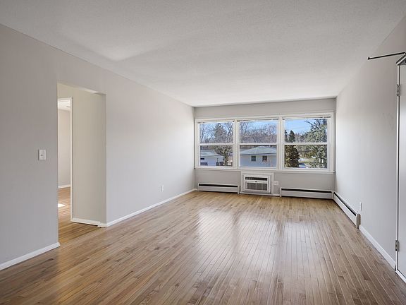 5th image of 1349 Pennsylvania Ave S #1S