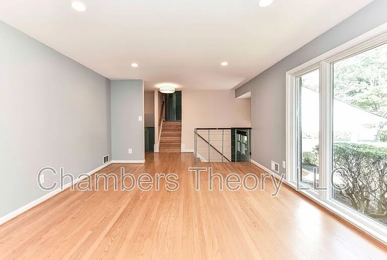 9205 Hamilton Dr — Photo 8